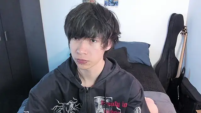 Snapshot of Aventure_Twinks chatting on May 10, 12:27 am Aventure Twinks online show from May 10, 12:27 am