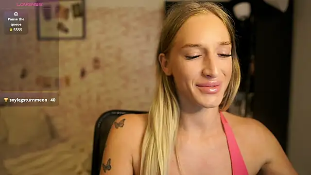 Nicolette  Shea  online show from October 1, 8:20 am