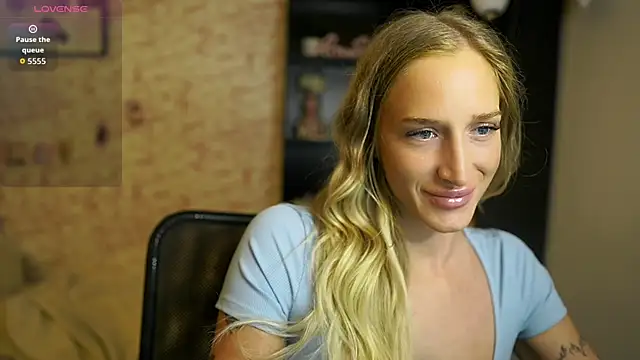 Nicolette  Shea  online show from October 19, 1:34 pm