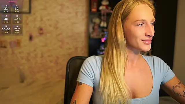 Nicolette  Shea  online show from December 15, 9:24 am