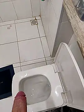 Snapshot of Felipe310597 chatting on February 19, 10:42 pm Felipe310597 online show from February 19, 10:42 pm