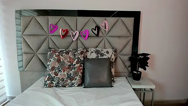 nina pons online show from February 14, 9:53 pm