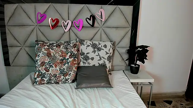 nina pons online show from February 15, 12:59 am