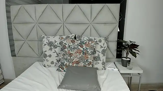 nina pons online show from March 13, 12:05 am