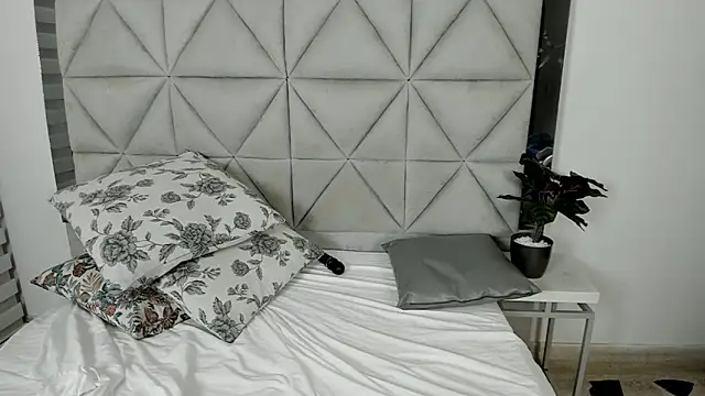 nina pons online show from March 14, 1:48 am