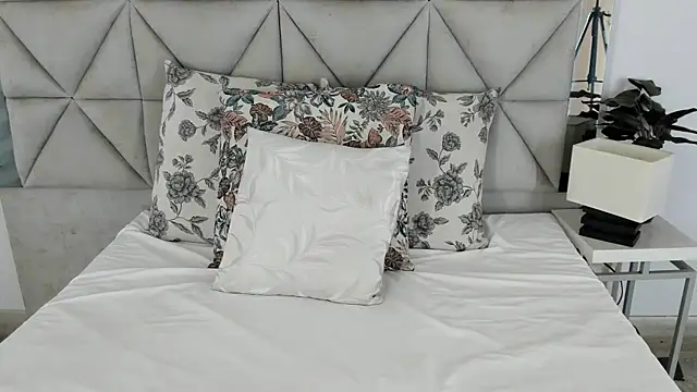 nina pons online show from September 27, 9:09 pm