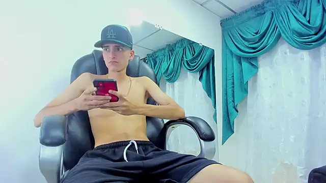 Ethan Booy online show from December 3, 11:24 pm