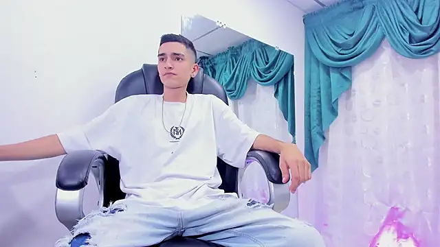 Ethan Booy online show from January 8, 7:45 pm