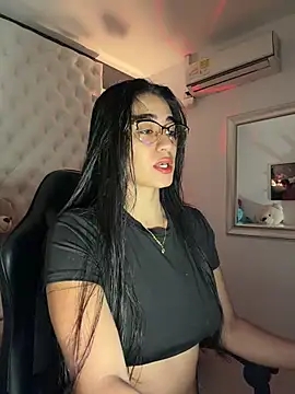 ZarahEvans online show from February 5, 9:30 pm