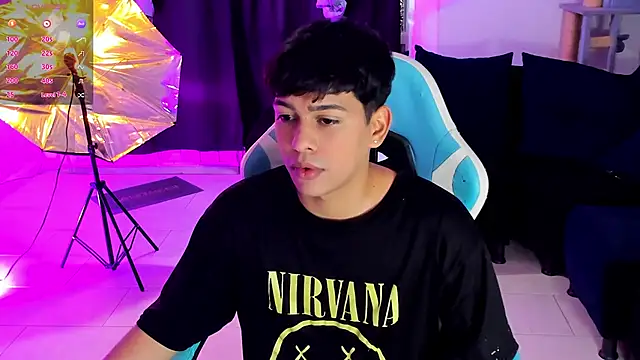 Snapshot of Franco_Rizzo_ chatting on November 19, 12:32 am Franco Rizzo online show from November 19, 12:32 am