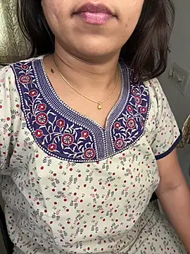 Snapshot of kannadatelugugirl chatting on December 18, 10:08 am kannadatelugugirl online show from December 18, 10:08 am