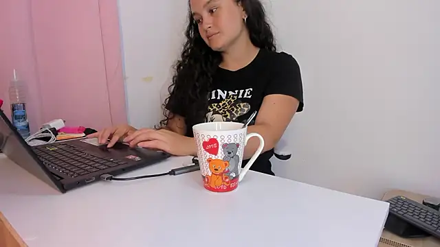 kattypinkk online show from January 16, 11:53 pm