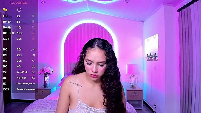 Snapshot of anahi_curlie1 chatting on December 15, 3:24 am anahi curlie1 online show from December 15, 3:24 am