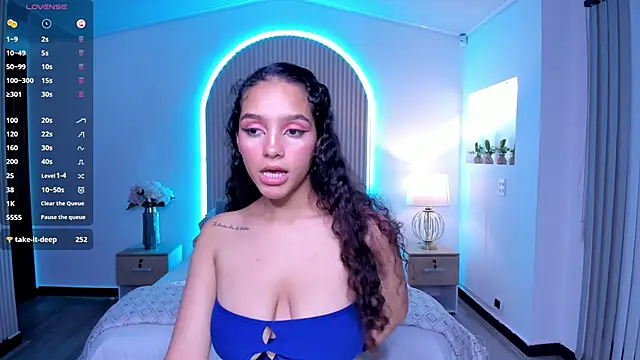 Snapshot of anahi_curlie1 chatting on December 17, 7:40 am anahi curlie1 online show from December 17, 7:40 am