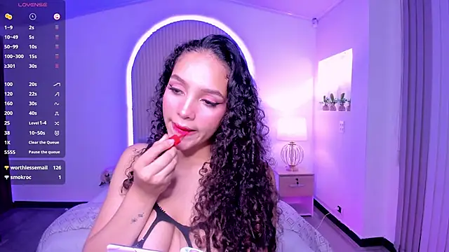 Snapshot of anahi_curlie1 chatting on December 22, 7:44 am anahi curlie1 online show from December 22, 7:44 am