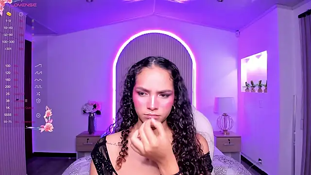 Snapshot of anahi_curlie1 chatting on January 14, 3:53 am anahi curlie1 online show from January 14, 3:53 am