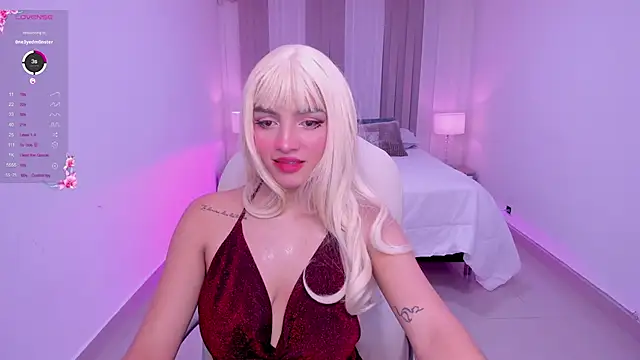 Snapshot of anahi_curlie1 chatting on February 5, 3:45 am anahi curlie1 online show from February 5, 3:45 am