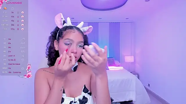 Snapshot of anahi_curlie1 chatting on February 6, 3:37 am anahi curlie1 online show from February 6, 3:37 am