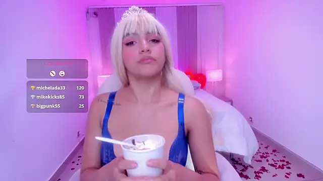 Snapshot of anahi_curlie1 chatting on February 15, 8:00 am anahi curlie1 online show from February 15, 8:00 am