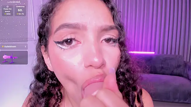 Snapshot of anahi_curlie1 chatting on March 14, 8:21 am anahi curlie1 online show from March 14, 8:21 am