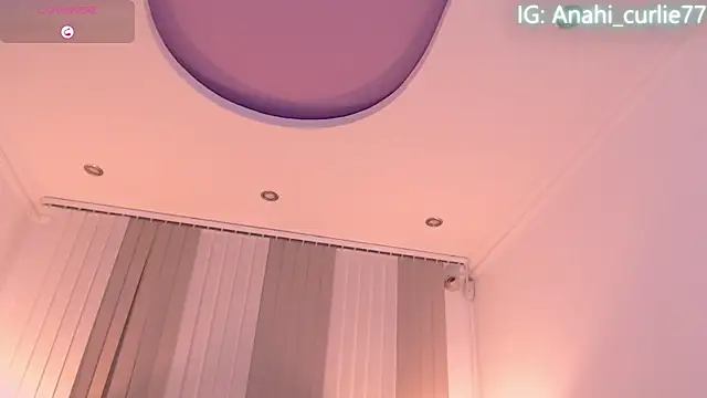 Snapshot of anahi_curlie1 chatting on March 21, 9:45 am anahi curlie1 online show from March 21, 9:45 am
