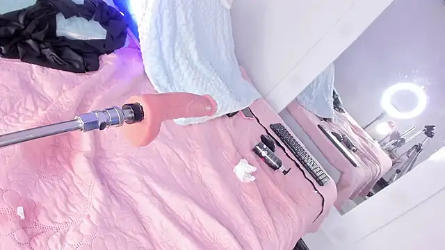 Hilary Smile  online show from February 1, 11:06 pm