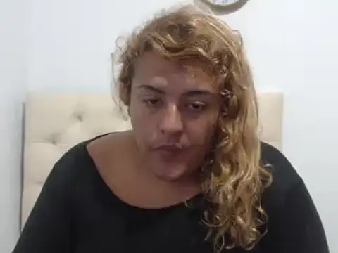 Snapshot of KIARAMARSHALLWELLZ chatting on December 16, 2:36 am KIARAMARSHALLWELLZ online show from December 16, 2:36 am