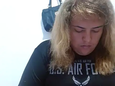 Snapshot of KIARAMARSHALLWELLZ chatting on February 12, 11:51 am KIARAMARSHALLWELLZ online show from February 12, 11:51 am