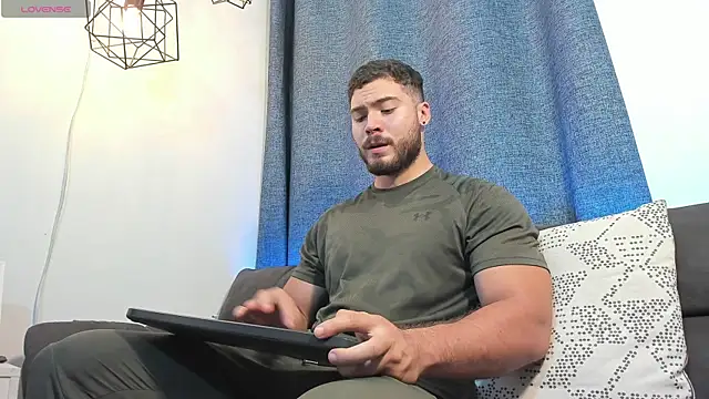 Snapshot of SebastianVilla_ chatting on February 18, 10:58 pm SebastianVilla online show from February 18, 10:58 pm