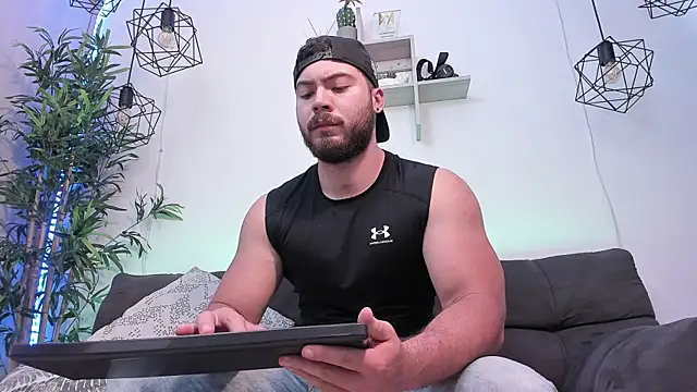 Snapshot of SebastianVilla_ chatting on March 4, 9:11 pm SebastianVilla online show from March 4, 9:11 pm