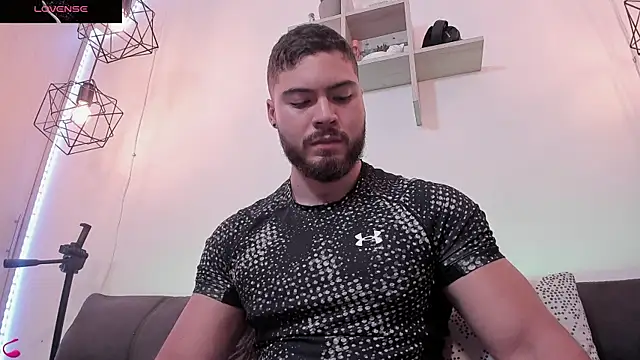 Snapshot of SebastianVilla_ chatting on March 12, 7:59 pm SebastianVilla online show from March 12, 7:59 pm