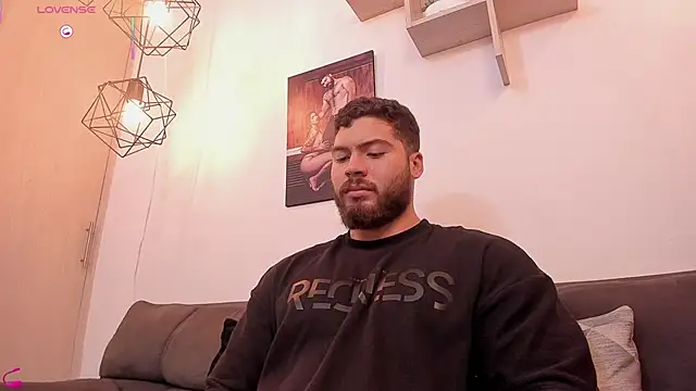Snapshot of SebastianVilla_ chatting on September 15, 11:05 pm SebastianVilla online show from September 15, 11:05 pm