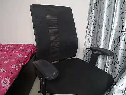 Snapshot of Naila00 chatting on February 28, 3:57 pm Naila00 online show from February 28, 3:57 pm