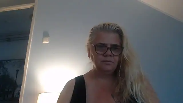 hotladymoon online show from July 26, 8:54 am