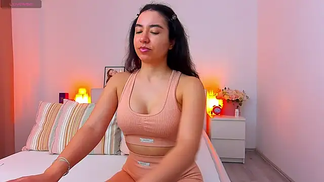 SarraPeach online show from April 2, 6:44 am