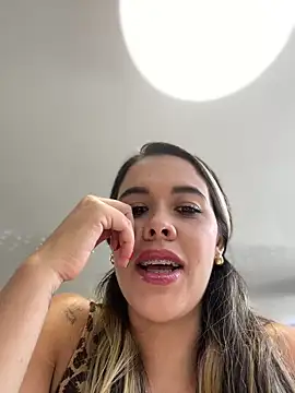 Snapshot of Emilia_Bakerr chatting on December 15, 6:26 pm Emilia Bakerr online show from December 15, 6:26 pm