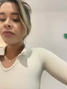 Snapshot of Emilia_Bakerr chatting on February 24, 6:15 pm Emilia Bakerr online show from February 24, 6:15 pm