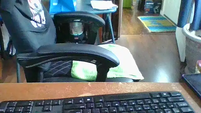 Daremeknot online show from May 1, 2:32 pm