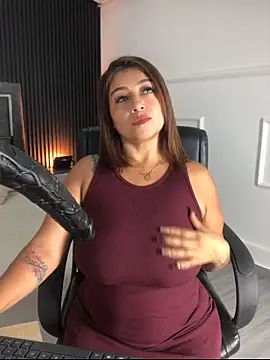 Snapshot of MrsFoucher chatting on April 11, 11:36 am MrsFoucher online show from April 11, 11:36 am