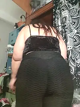 Snapshot of sweetkitty111 chatting on February 14, 8:21 am sweetkitty111 online show from February 14, 8:21 am