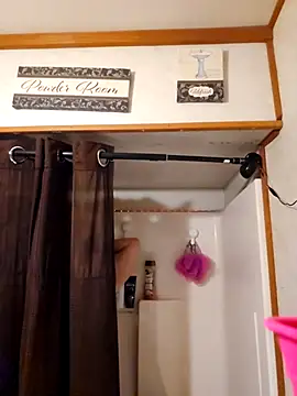 Snapshot of sweetkitty111 chatting on October 28, 4:05 am sweetkitty111 online show from October 28, 4:05 am