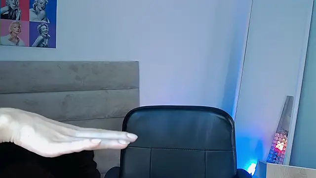 AllieEvans online show from February 21, 10:04 pm