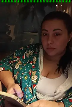 Snapshot of DaisyStreet chatting on December 22, 5:32 pm DaisyStreet online show from December 22, 5:32 pm