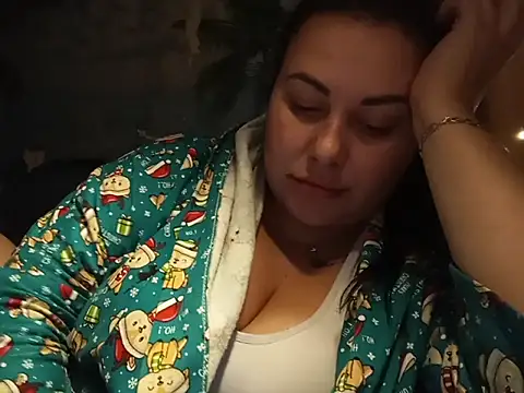 Snapshot of DaisyStreet chatting on December 22, 8:47 pm DaisyStreet online show from December 22, 8:47 pm