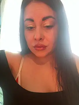 Snapshot of DaisyStreet chatting on April 1, 9:32 am DaisyStreet online show from April 1, 9:32 am