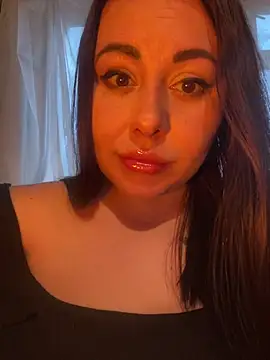 Snapshot of DaisyStreet chatting on April 17, 4:32 pm DaisyStreet online show from April 17, 4:32 pm
