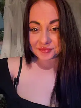 Snapshot of DaisyStreet chatting on April 18, 7:58 pm DaisyStreet online show from April 18, 7:58 pm