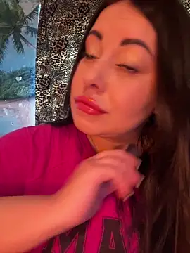 Snapshot of DaisyStreet chatting on May 10, 2:33 pm DaisyStreet online show from May 10, 2:33 pm