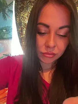 Snapshot of DaisyStreet chatting on May 21, 7:59 am DaisyStreet online show from May 21, 7:59 am