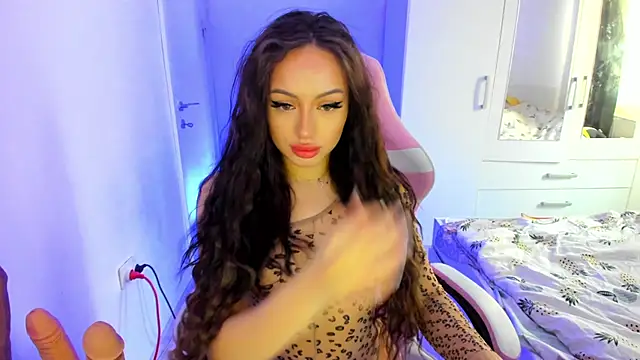 Snapshot of KaylaLaine chatting on March 15, 6:36 am KaylaLaine online show from March 15, 6:36 am